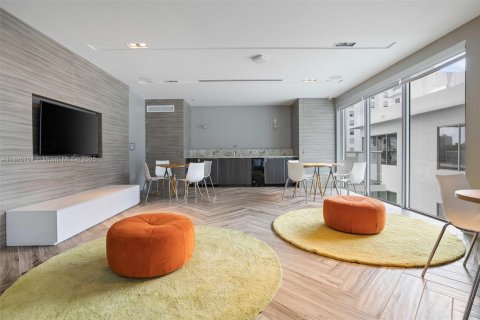 Condo in Miami, Florida, 1 bedroom  № 1933228 - photo 23
