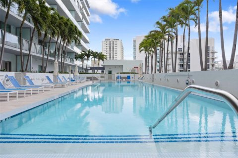 Condo in Miami, Florida, 1 bedroom  № 1933228 - photo 17