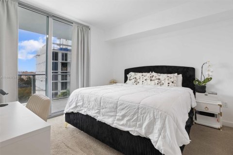 Condo in Miami, Florida, 1 bedroom  № 1933228 - photo 8