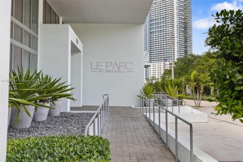 Condo in Miami, Florida, 1 bedroom  № 1933228 - photo 29