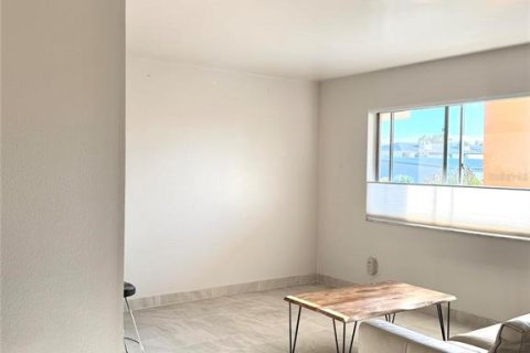 Condo in Largo, Florida, 2 bedrooms № 2214199 - photo 7