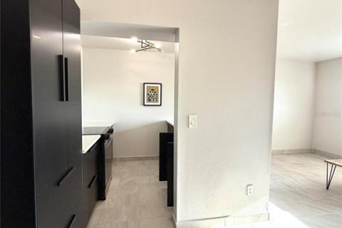 Condo in Largo, Florida, 2 bedrooms № 2214199 - photo 4