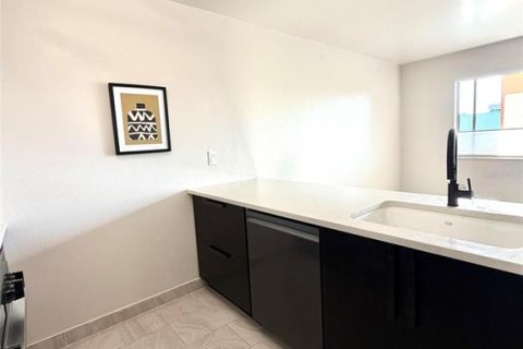 Condo in Largo, Florida, 2 bedrooms № 2214199 - photo 3