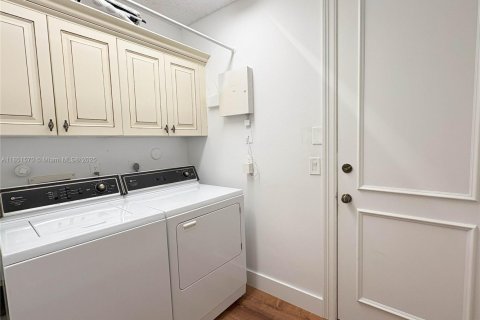 Снять в аренду таунхаус в Веллингтон, Флорида 4 спальни, 293.85м2, № 2153923 - фото 23
