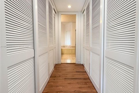 Снять в аренду таунхаус в Веллингтон, Флорида 4 спальни, 293.85м2, № 2153923 - фото 17
