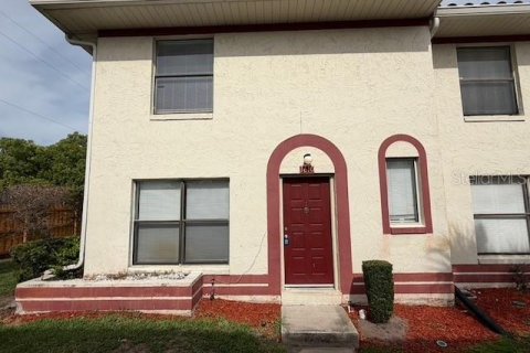 Снять в аренду таунхаус в Орландо, Флорида 3 спальни, 121.42м2, № 2212340 - фото 2