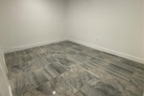 Снять в аренду коммерческую недвижимость в Хомстед, Флорида 1 спальня, 55.74м2, № 2004537 - фото 3