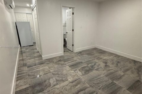 Снять в аренду коммерческую недвижимость в Хомстед, Флорида 1 спальня, 55.74м2, № 2004537 - фото 5