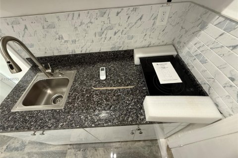 Снять в аренду коммерческую недвижимость в Хомстед, Флорида 1 спальня, 55.74м2, № 2004537 - фото 18