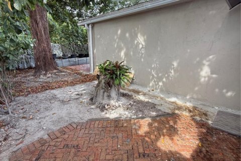 Снять в аренду коммерческую недвижимость в Хомстед, Флорида 1 спальня, 55.74м2, № 2004537 - фото 23