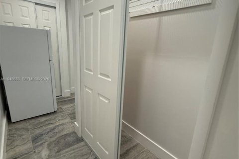 Снять в аренду коммерческую недвижимость в Хомстед, Флорида 1 спальня, 55.74м2, № 2004537 - фото 10