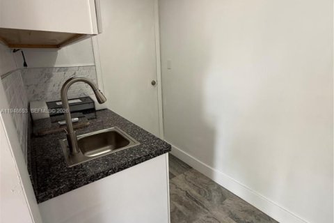 Снять в аренду коммерческую недвижимость в Хомстед, Флорида 1 спальня, 55.74м2, № 2004537 - фото 20