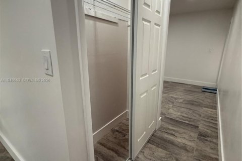 Снять в аренду коммерческую недвижимость в Хомстед, Флорида 1 спальня, 55.74м2, № 2004537 - фото 11