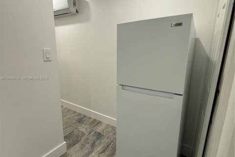 Снять в аренду коммерческую недвижимость в Хомстед, Флорида 1 спальня, 55.74м2, № 2004537 - фото 15