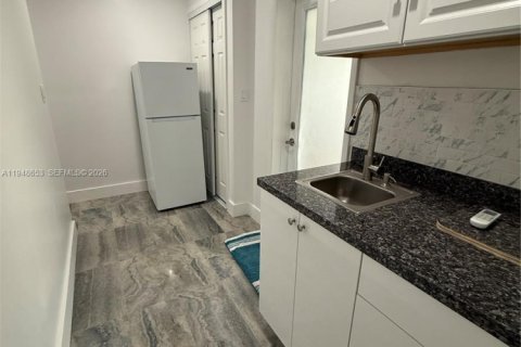 Снять в аренду коммерческую недвижимость в Хомстед, Флорида 1 спальня, 55.74м2, № 2004537 - фото 13