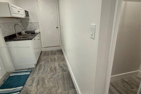 Снять в аренду коммерческую недвижимость в Хомстед, Флорида 1 спальня, 55.74м2, № 2004537 - фото 12