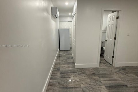 Снять в аренду коммерческую недвижимость в Хомстед, Флорида 1 спальня, 55.74м2, № 2004537 - фото 4