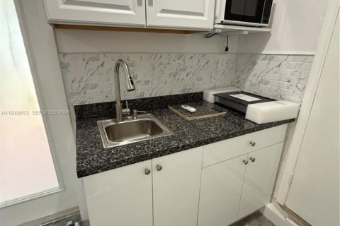 Снять в аренду коммерческую недвижимость в Хомстед, Флорида 1 спальня, 55.74м2, № 2004537 - фото 17