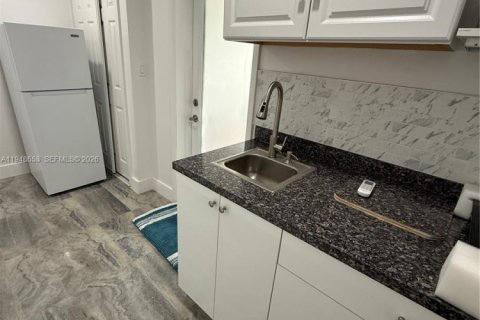 Снять в аренду коммерческую недвижимость в Хомстед, Флорида 1 спальня, 55.74м2, № 2004537 - фото 19