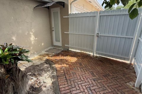 Снять в аренду коммерческую недвижимость в Хомстед, Флорида 1 спальня, 55.74м2, № 2004537 - фото 22