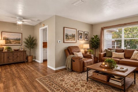 House in Lakeland, Florida 3 bedrooms, 80.17 sq.m. № 2393659 - photo 2
