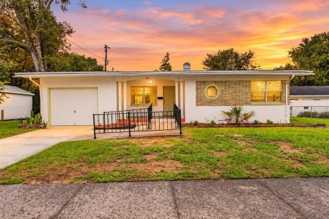 House in Lakeland, Florida 3 bedrooms, 80.17 sq.m. № 2393659