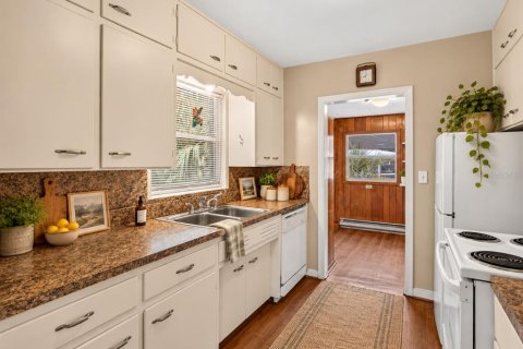 House in Lakeland, Florida 3 bedrooms, 80.17 sq.m. № 2393659 - photo 4