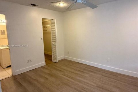 Condo in Miami, Florida, 2 bedrooms  № 2082173 - photo 15