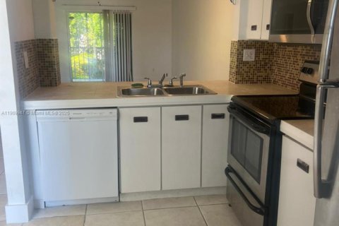 Condo in Miami, Florida, 2 bedrooms  № 2082173 - photo 6