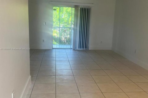 Condo in Miami, Florida, 2 bedrooms  № 2082173 - photo 21