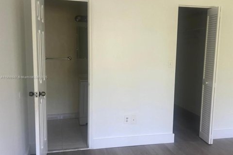 Condo in Miami, Florida, 2 bedrooms  № 2082173 - photo 18