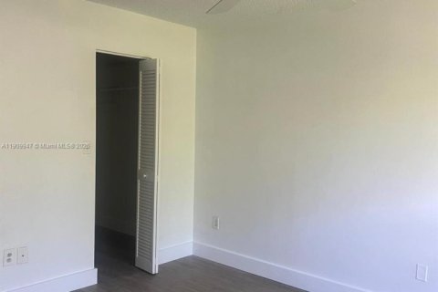 Condo in Miami, Florida, 2 bedrooms  № 2082173 - photo 19
