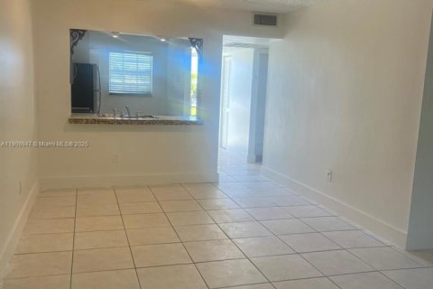 Condo in Miami, Florida, 2 bedrooms  № 2082173 - photo 16
