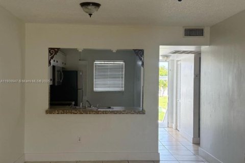 Condo in Miami, Florida, 2 bedrooms  № 2082173 - photo 7