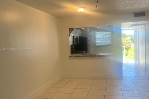 Condo in Miami, Florida, 2 bedrooms  № 2082173 - photo 20
