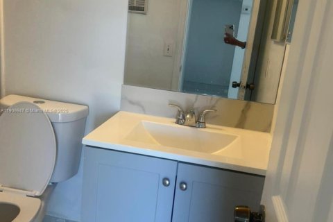 Condo in Miami, Florida, 2 bedrooms  № 2082173 - photo 10