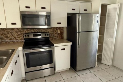 Condo in Miami, Florida, 2 bedrooms  № 2082173 - photo 4