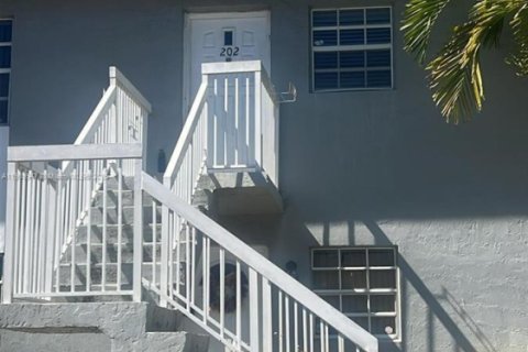 Condo in Miami, Florida, 2 bedrooms  № 2082173