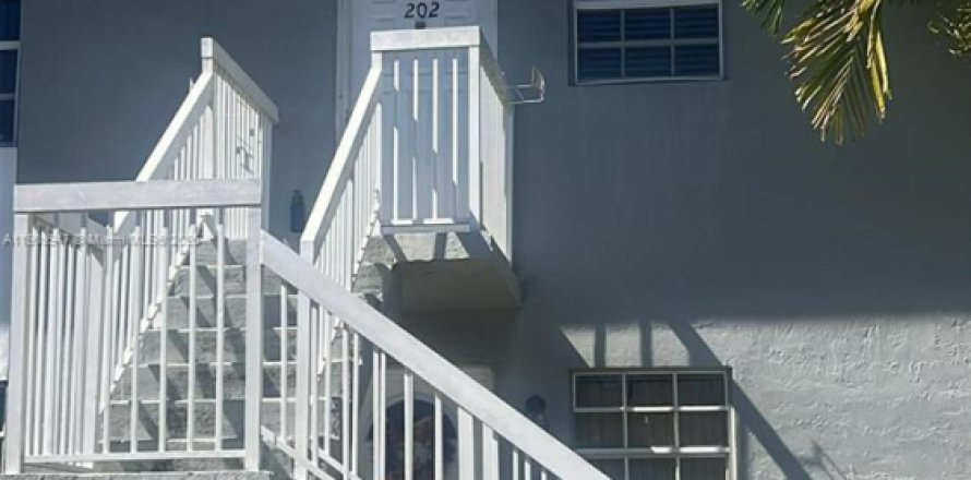 Condo in Miami, Florida, 2 bedrooms  № 2082173