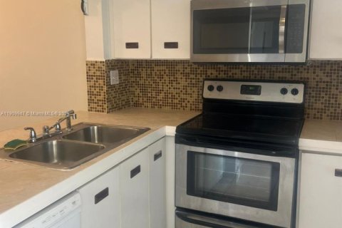 Condo in Miami, Florida, 2 bedrooms  № 2082173 - photo 5