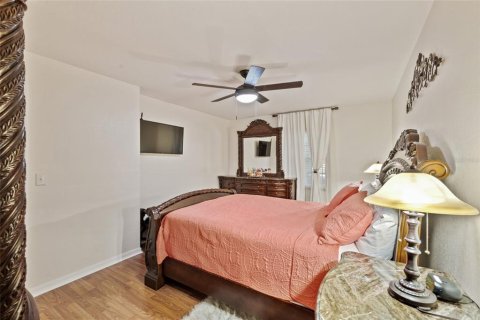 Condo in Leesburg, Florida, 2 bedrooms  № 1824172 - photo 11