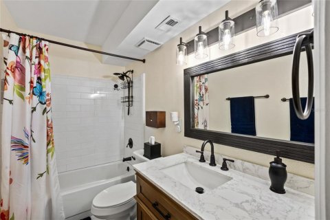 Condo in Leesburg, Florida, 2 bedrooms  № 1824172 - photo 12