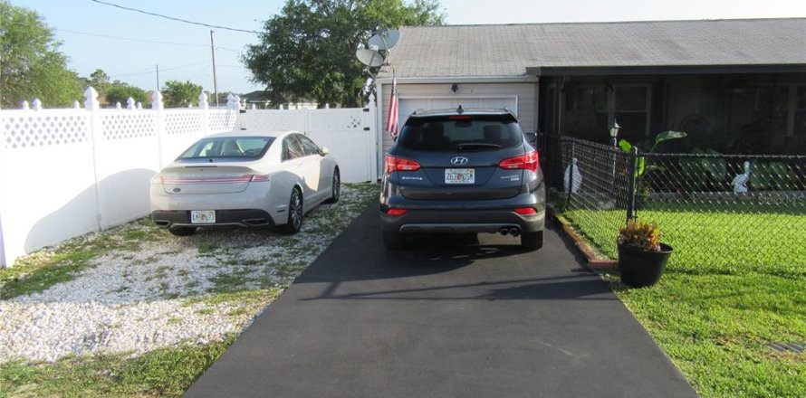 Villa ou maison à Ocala, Floride 3 chambres, 112.97 m2 № 2126202