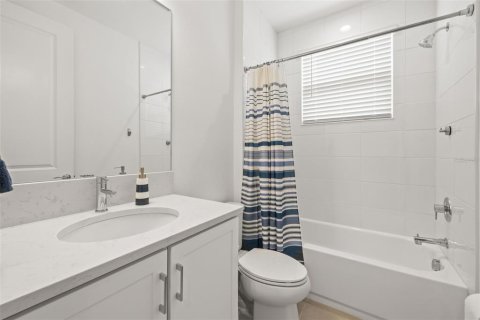 House in Wesley Chapel, Florida 5 bedrooms, 275.08 sq.m. № 1776793 - photo 24