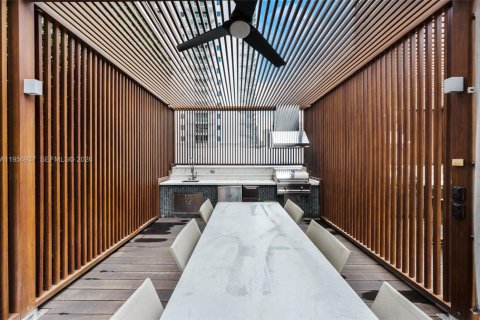 Condo in Miami, Florida, 2 bedrooms  № 2021007 - photo 26