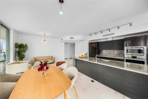 Condo in Miami, Florida, 2 bedrooms  № 2021007 - photo 10