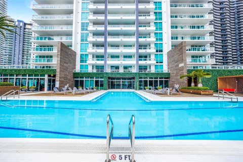 Condo in Miami, Florida, 2 bedrooms  № 2021007 - photo 23