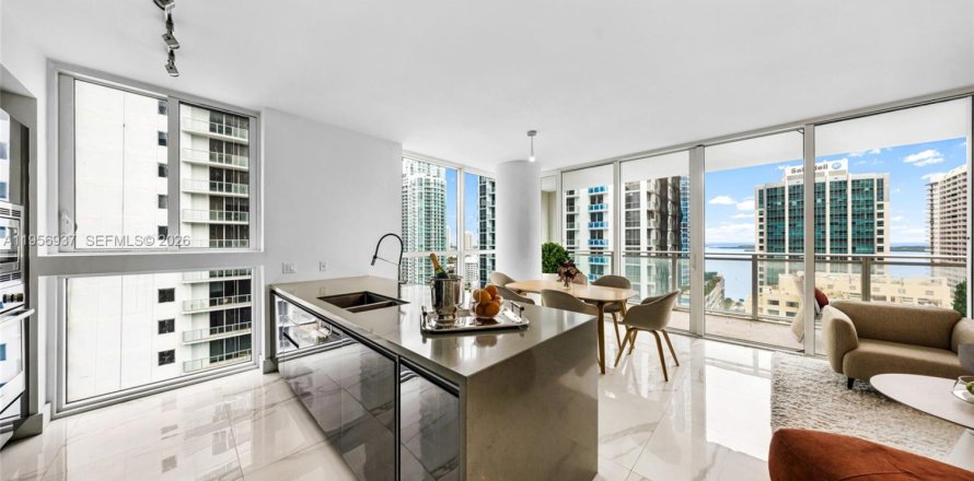 Condo in Miami, Florida, 2 bedrooms  № 2021007