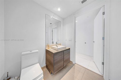 Condo in Miami, Florida, 2 bedrooms  № 2021007 - photo 14
