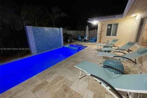House in Lauderdale-by-the-Sea, Florida 3 bedrooms, 175.49 sq.m. № 2082746 - photo 24